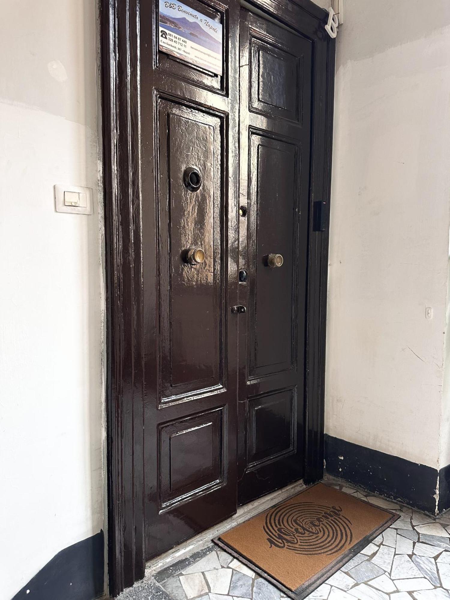 Bed and Breakfast Benvenuto A Napoli Экстерьер фото