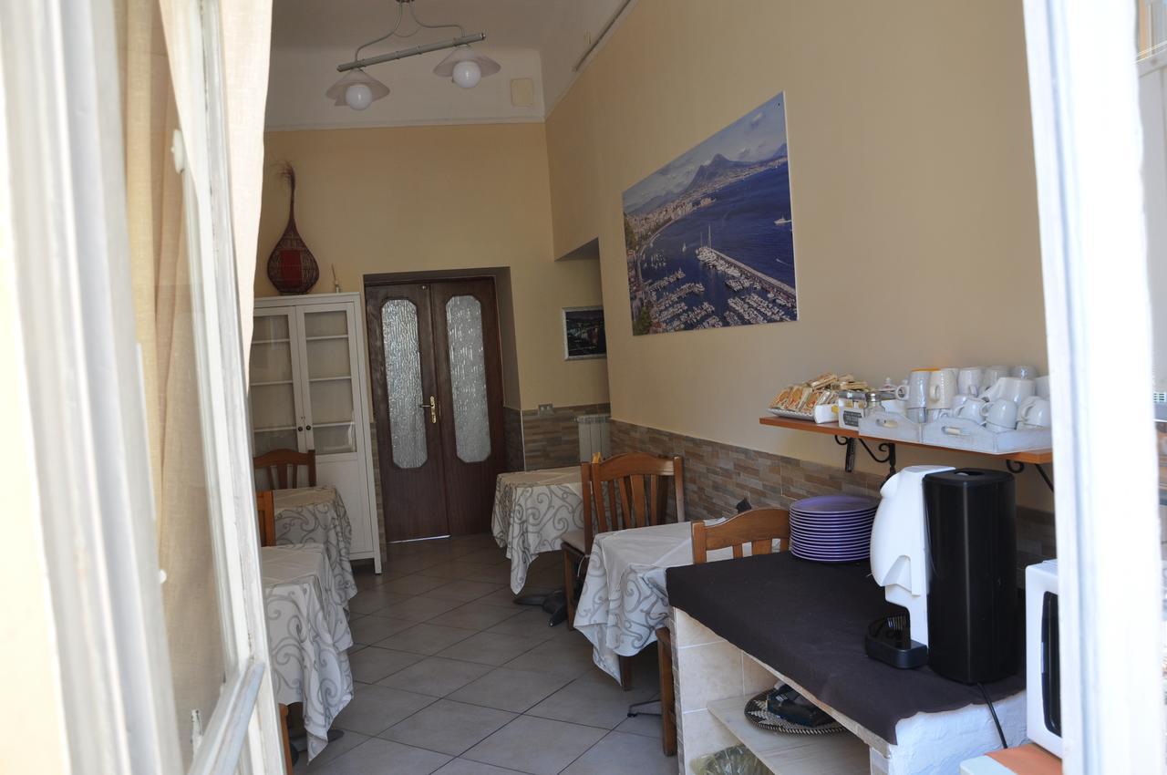 Bed and Breakfast Benvenuto A Napoli Экстерьер фото